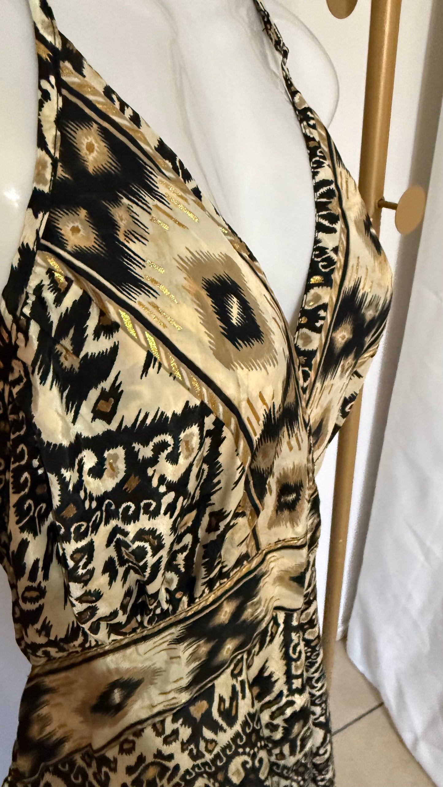 #color_negro_marfil_dorado