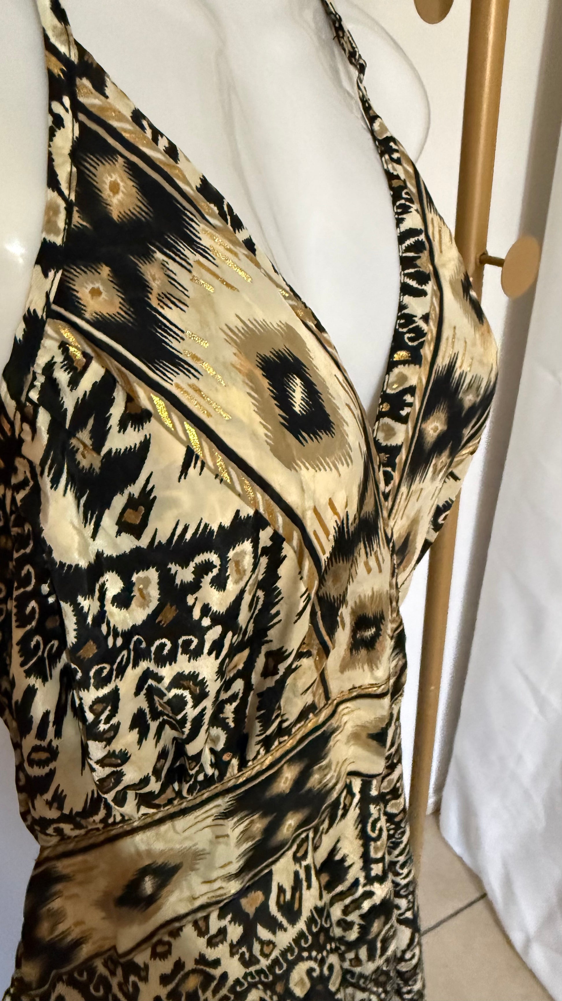 #color_negro_marfil_dorado