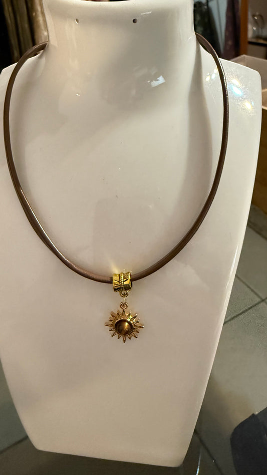 Collar Surya – Energía dorada
